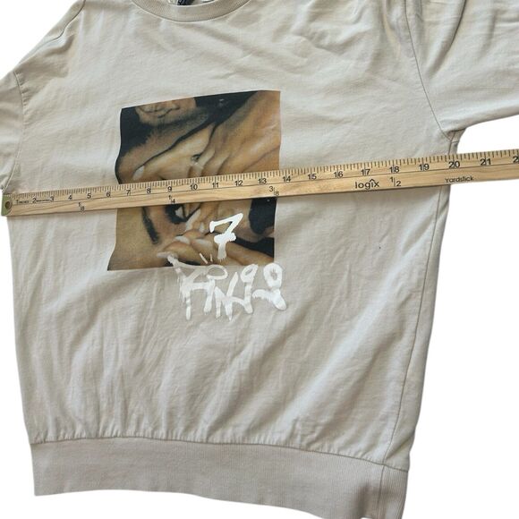 H&M Ariana Grande 7 Rings Graphic Pullover Sweatshirt Beige Tan Small Crewneck - Picture 6 of 10